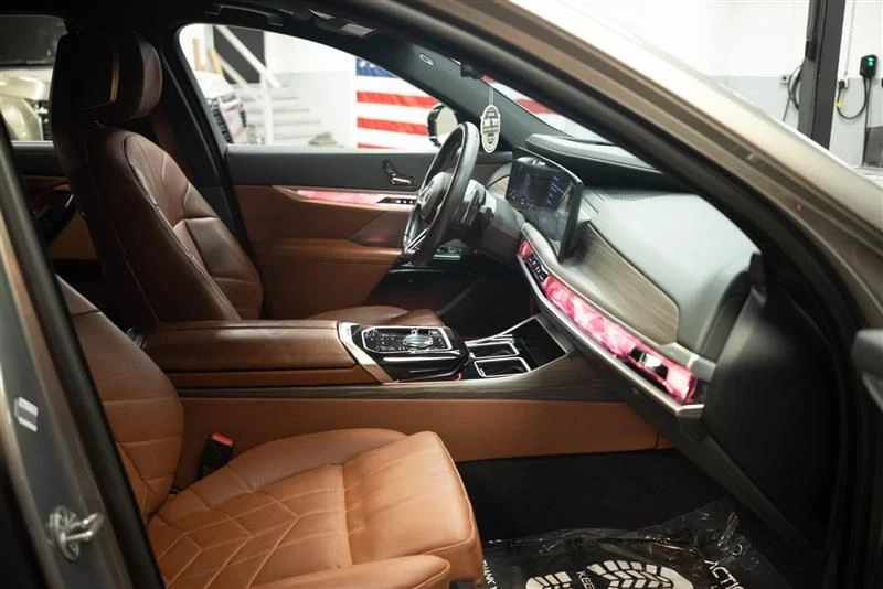 2023 BMW G70 7 Series - Image 12 of 20