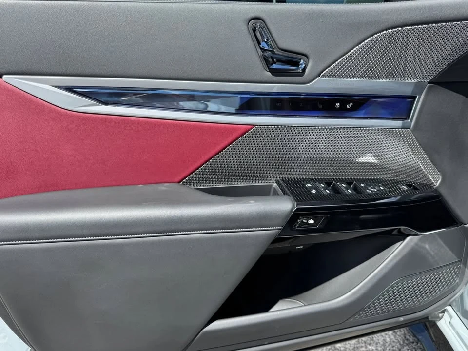 2023 BMW G70 7 Series - Image 12 of 20
