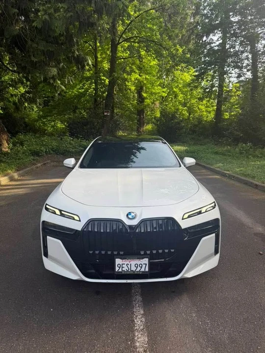 2023 BMW G70 7 Series - Image 2 of 19