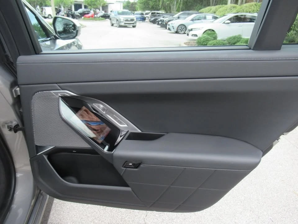 2023 BMW G70 7 Series - Image 7 of 12