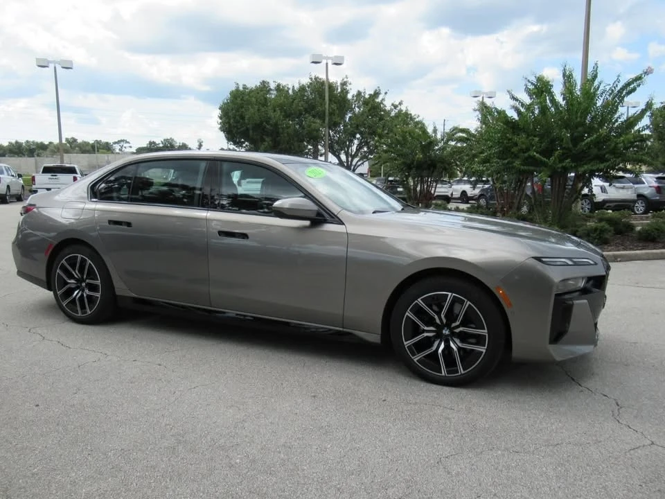 2023 BMW G70 7 Series - Image 2 of 12