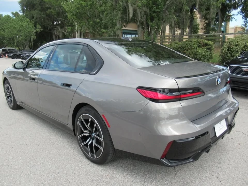 2023 BMW G70 7 Series - Image 5 of 12