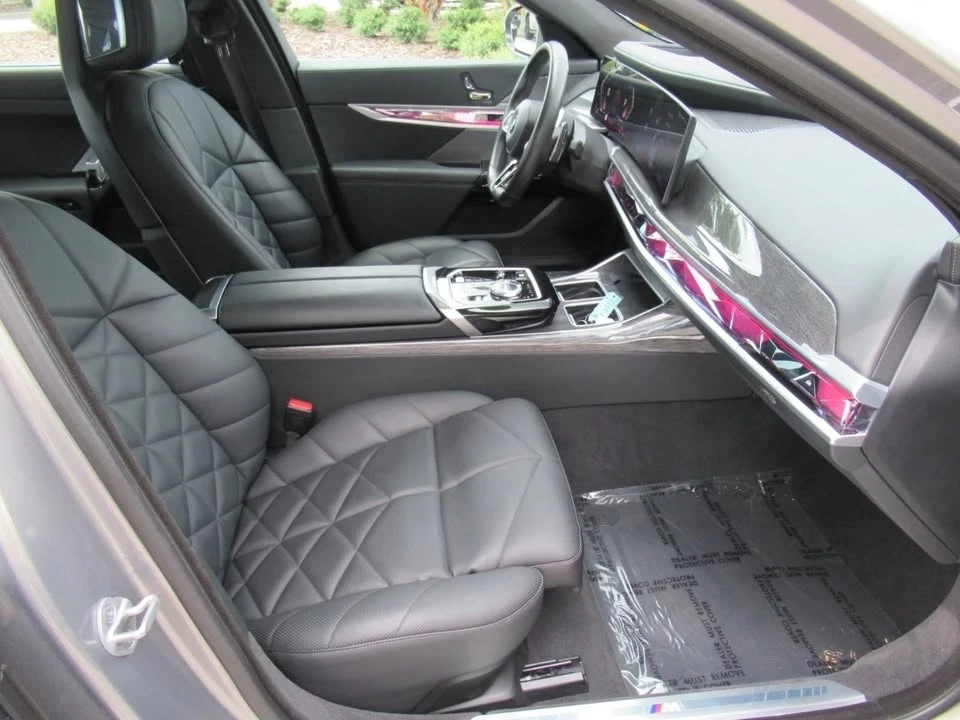 2023 BMW G70 7 Series - Image 11 of 12