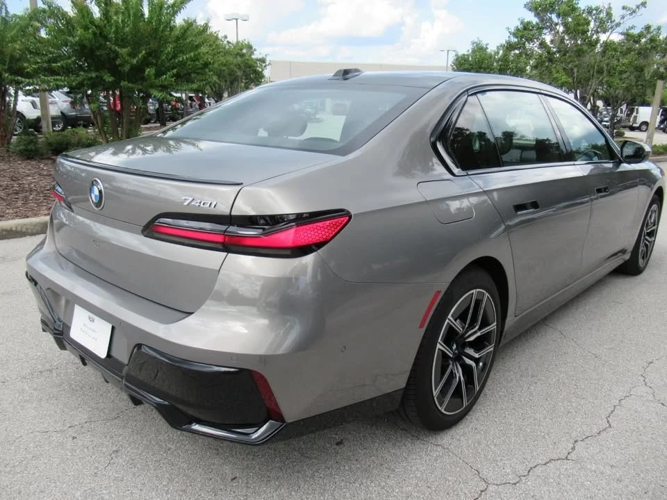 2023 BMW G70 7 Series - Image 6 of 12