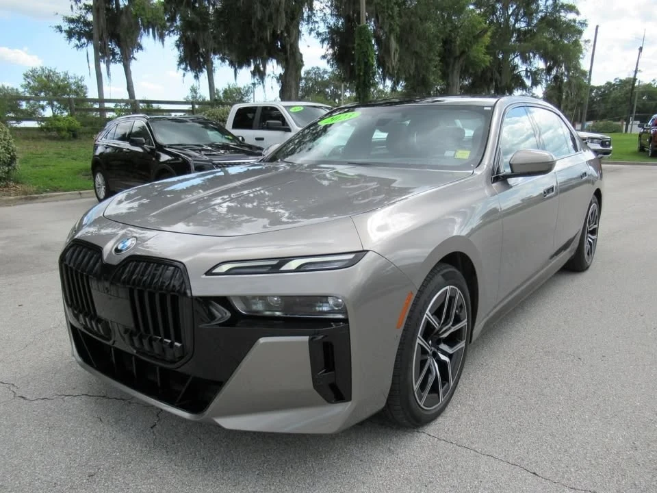 2023 BMW G70 7 Series - Image 3 of 12