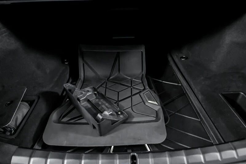 2023 BMW G70 7 Series - Image 16 of 21