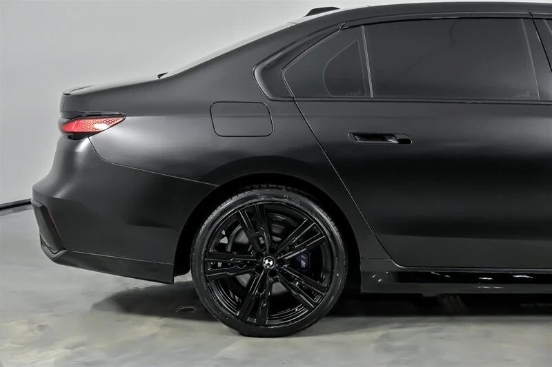 2023 BMW G70 7 Series - Image 13 of 21
