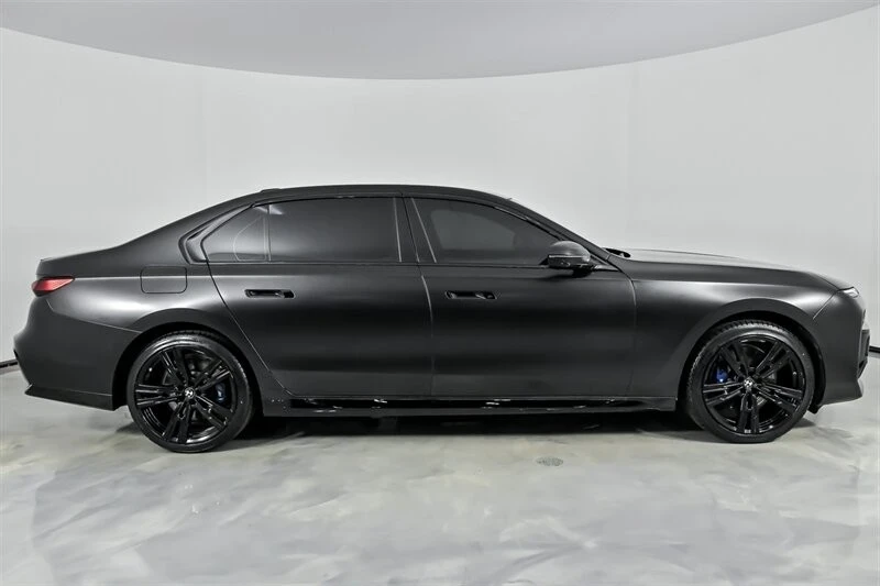 2023 BMW G70 7 Series - Image 14 of 21