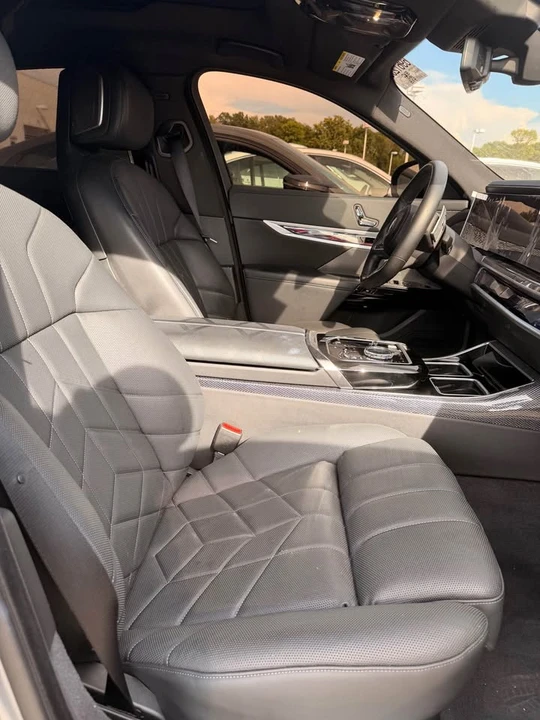 2023 BMW G70 7 Series - Image 10 of 11