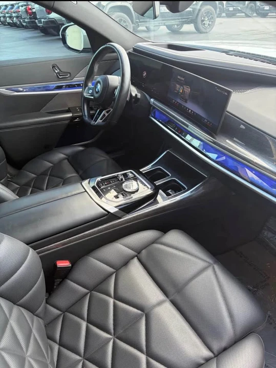 2023 BMW G70 7 Series - Image 5 of 8