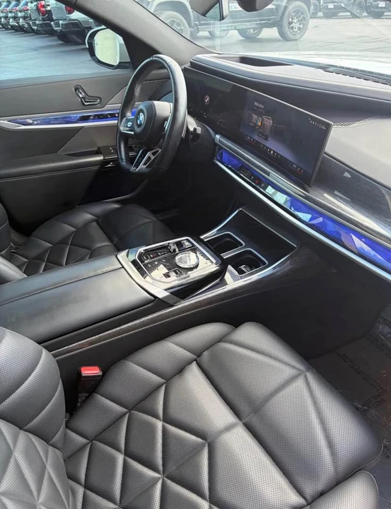 2023 BMW G70 7 Series - Image 4 of 6