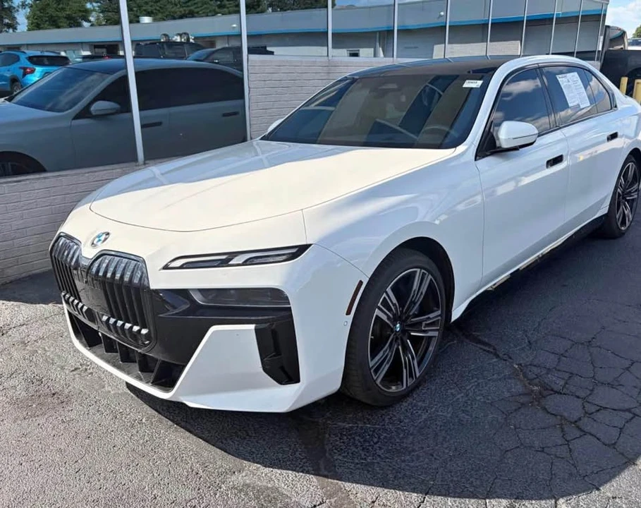 2023 BMW G70 7 Series - Image 2 of 6