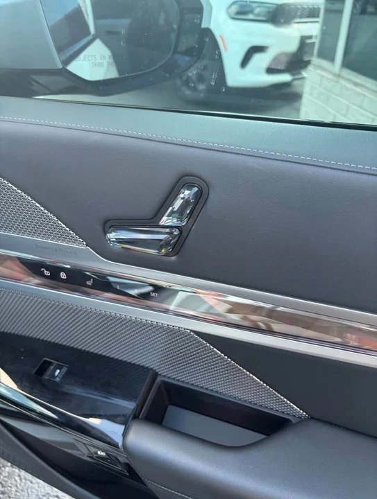 2023 BMW G70 7 Series - Image 3 of 8