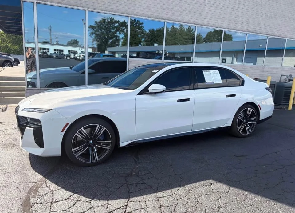 2023 BMW G70 7 Series - Image 2 of 8