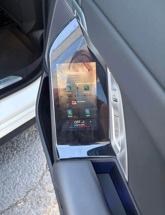 2023 BMW G70 7 Series - Image 7 of 8