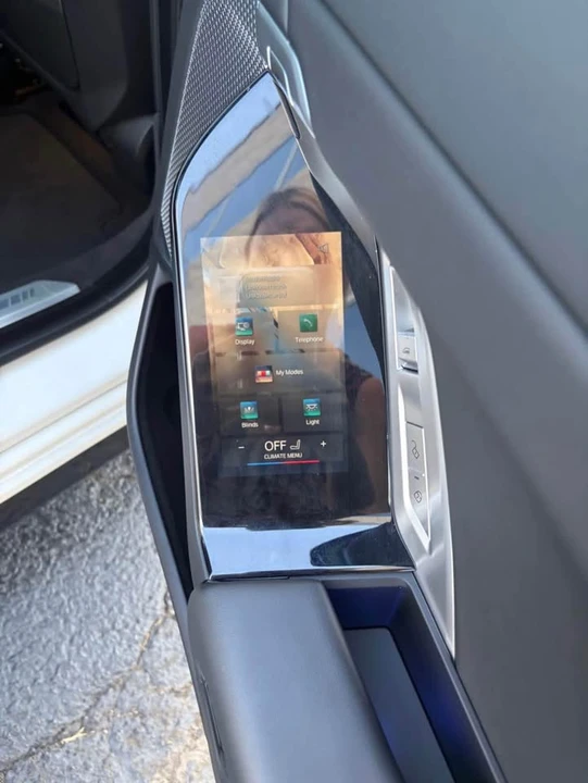 2023 BMW G70 7 Series - Image 7 of 8