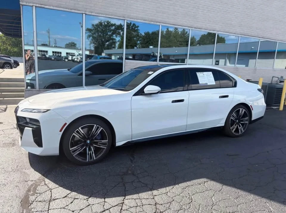 2023 BMW G70 7 Series - Image 2 of 8