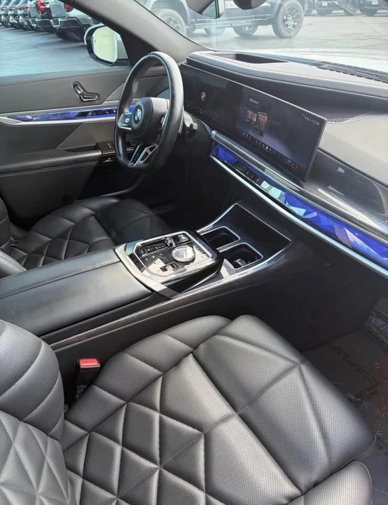 2023 BMW G70 7 Series - Image 5 of 8