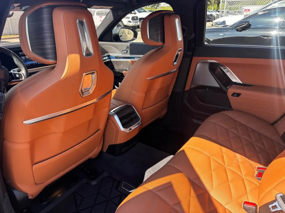 2023 BMW G70 7 Series - Image 7 of 9