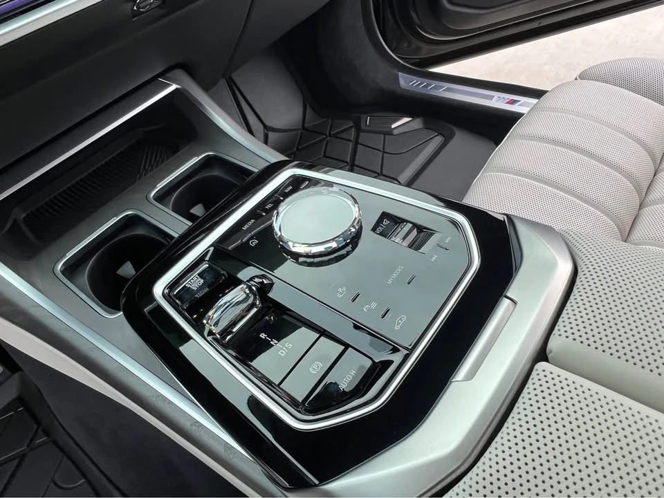 2023 BMW G70 7 Series - Image 8 of 11