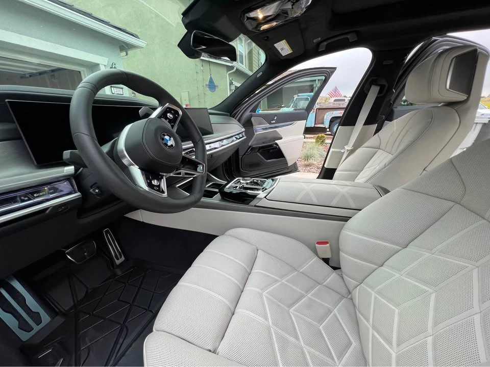 2023 BMW G70 7 Series - Image 9 of 11