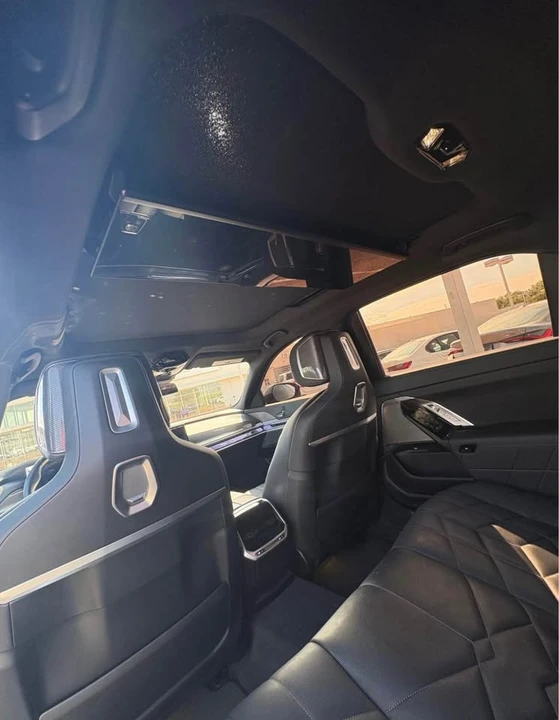 2023 BMW G70 7 Series - Image 8 of 9
