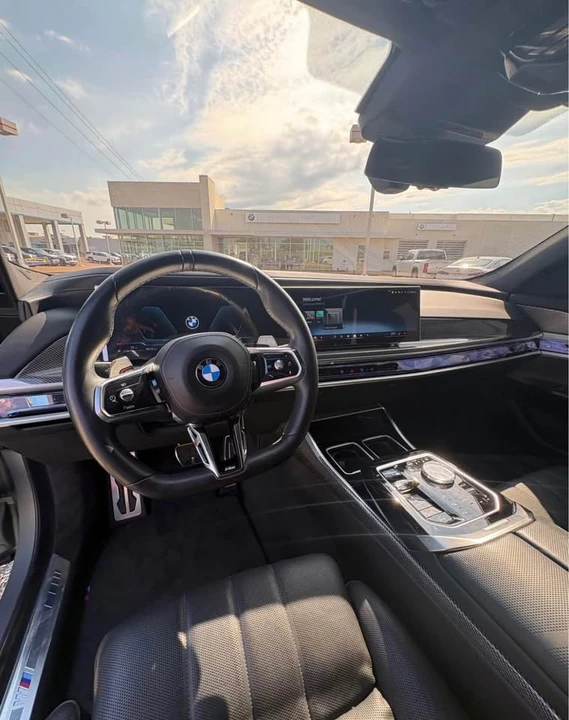 2023 BMW G70 7 Series - Image 6 of 9