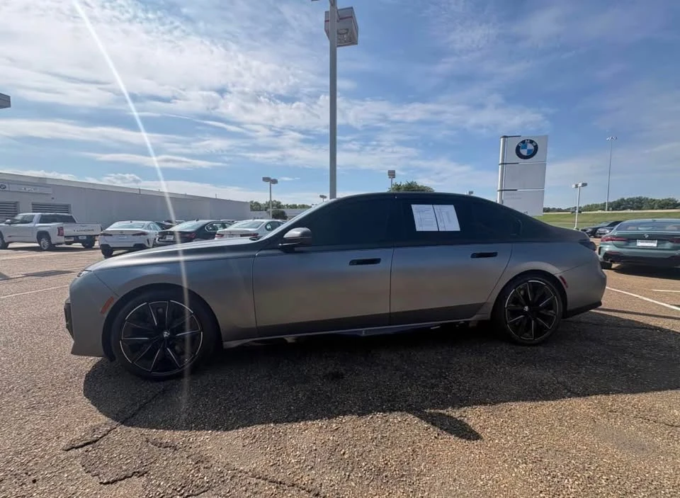 2023 BMW G70 7 Series - Image 2 of 9