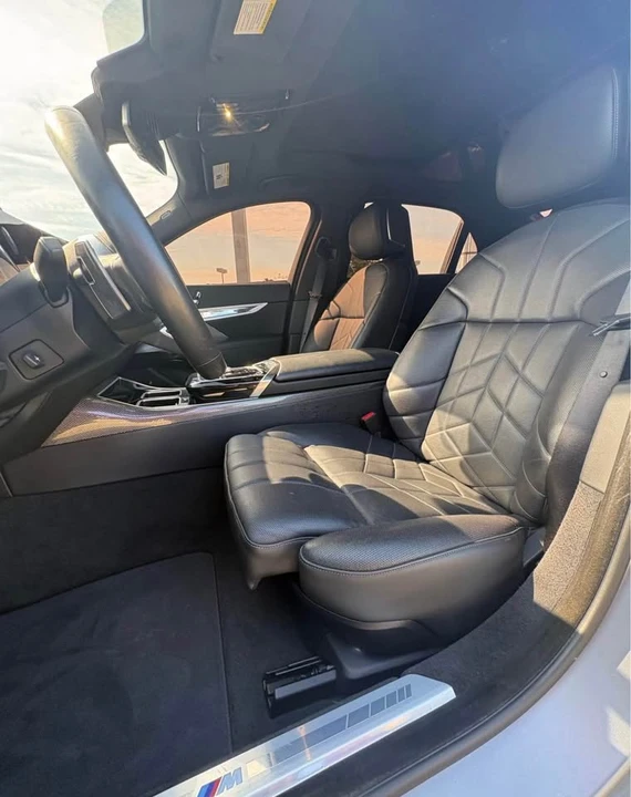 2023 BMW G70 7 Series - Image 5 of 9