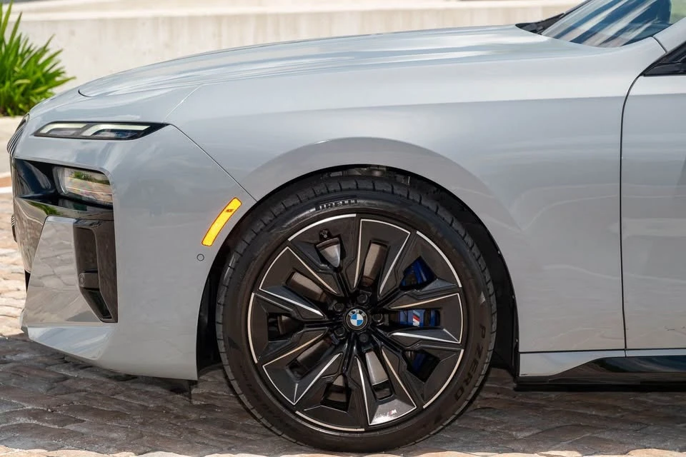 2023 BMW G70 7 Series - Image 7 of 7