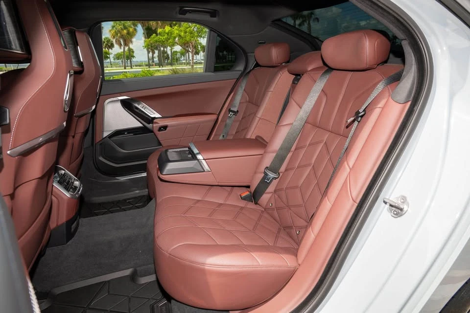 2023 BMW G70 7 Series - Image 4 of 7