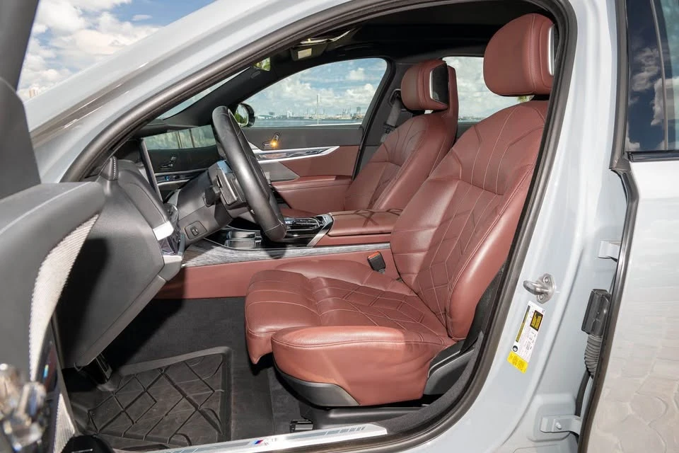 2023 BMW G70 7 Series - Image 3 of 7