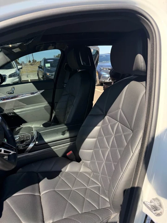 2023 BMW G70 7 Series - Image 5 of 11