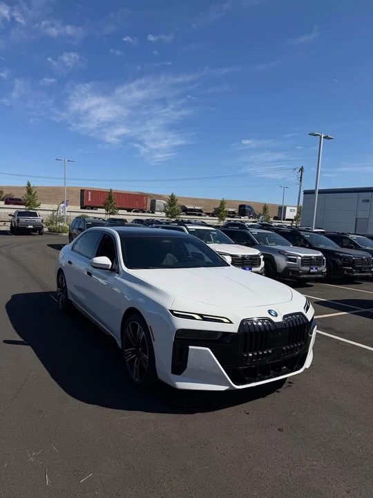 2023 BMW G70 7 Series - Image 4 of 11