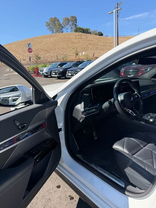 2023 BMW G70 7 Series - Image 10 of 11