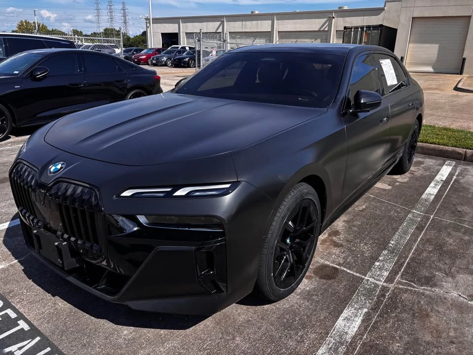 2023 BMW G70 7 Series - Image 2 of 9