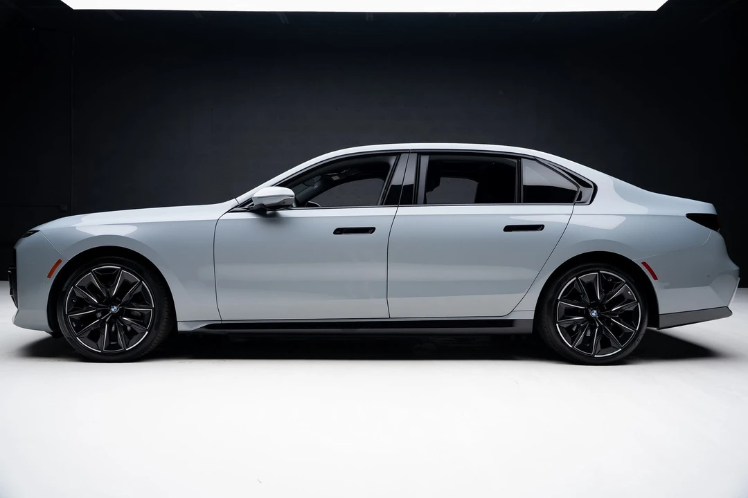 2023 BMW G70 7 Series - Image 18 of 21