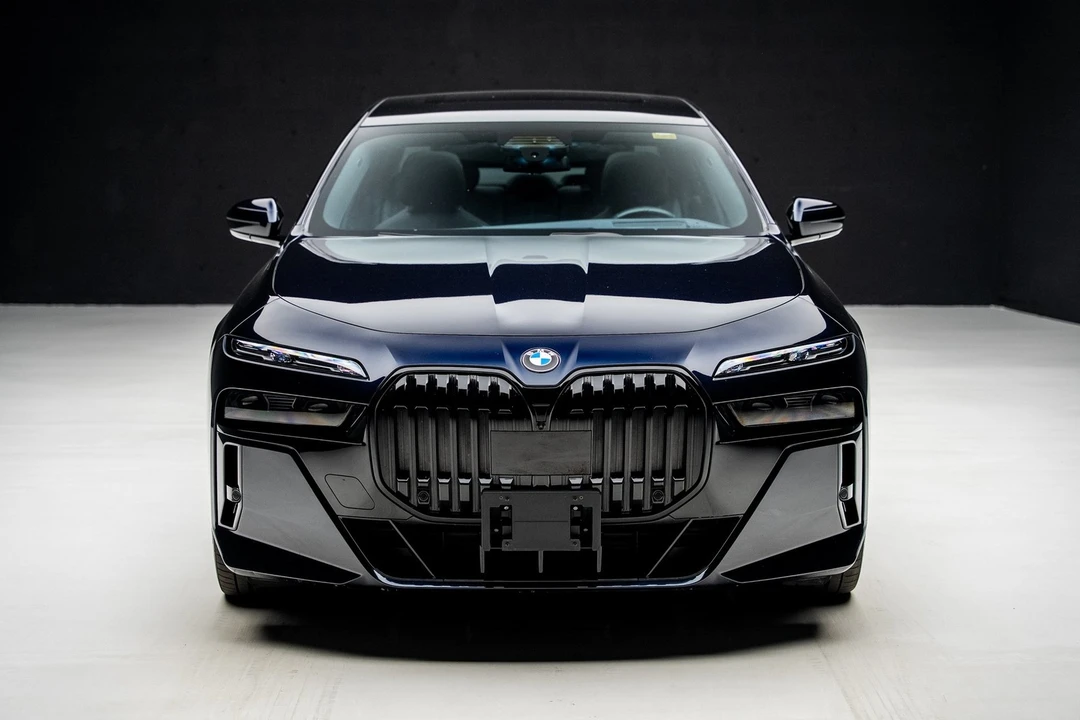 2023 BMW G70 7 Series - Image 8 of 12
