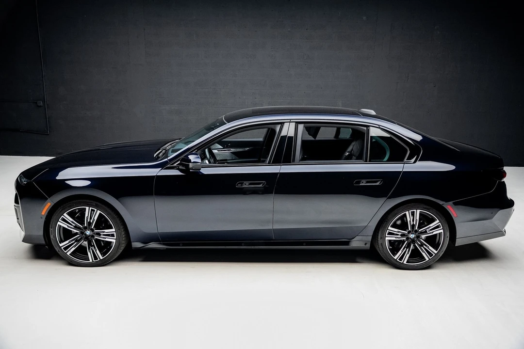 2023 BMW G70 7 Series - Image 17 of 21