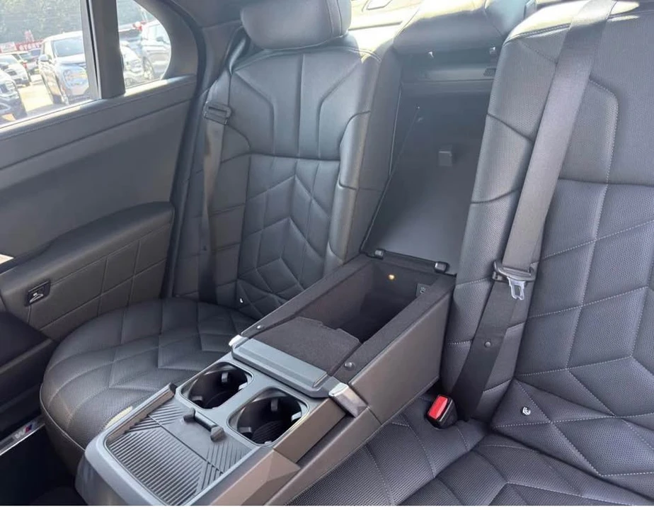 2023 BMW G70 7 Series - Image 13 of 14