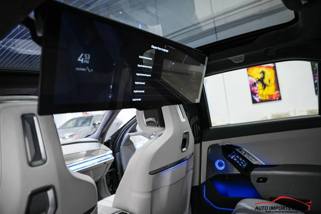 2023 BMW G70 7 Series - Image 11 of 12