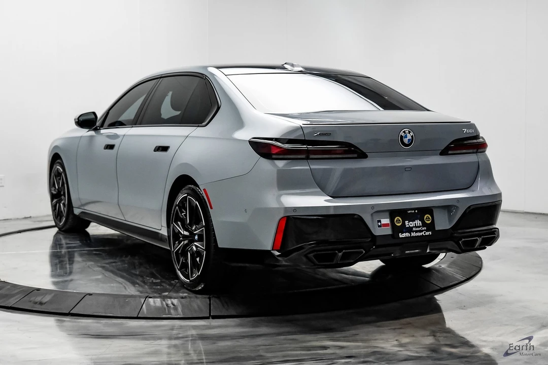 2023 BMW G70 7 Series - Image 8 of 12