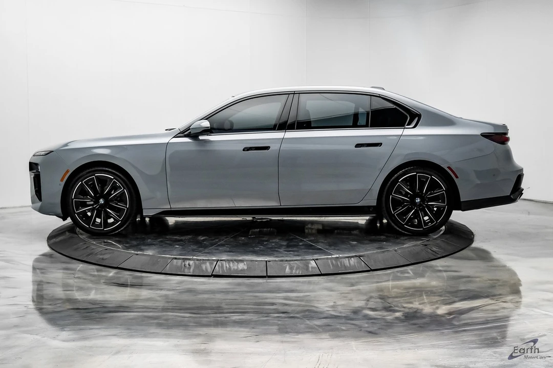 2023 BMW G70 7 Series - Image 5 of 12
