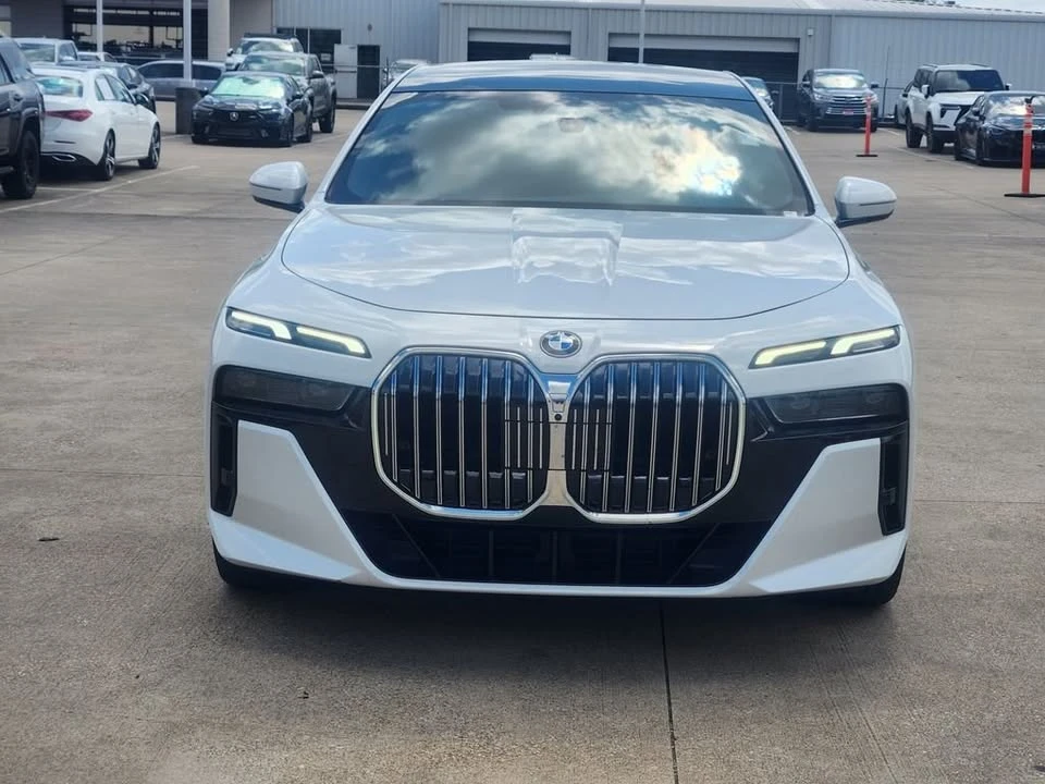 2023 BMW G70 7 Series - Image 2 of 20