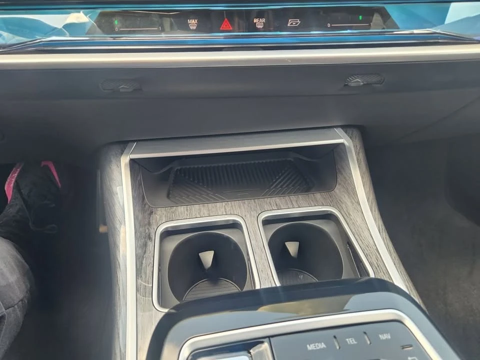 2023 BMW G70 7 Series - Image 15 of 20