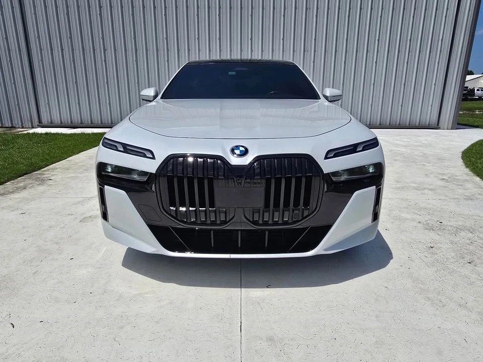 2023 BMW G70 7 Series - Image 3 of 12
