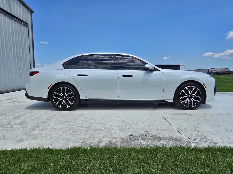 2023 BMW G70 7 Series - Image 4 of 12