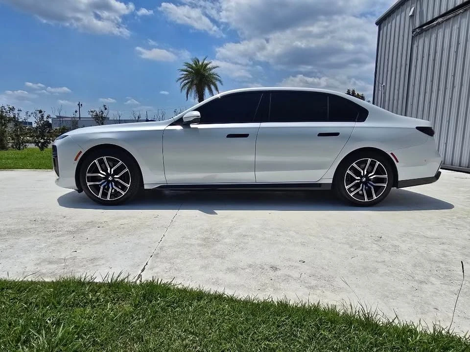 2023 BMW G70 7 Series - Image 2 of 12