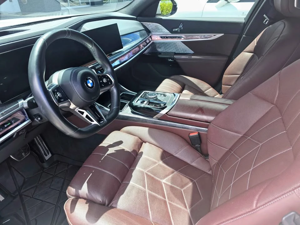 2023 BMW G70 7 Series - Image 5 of 9