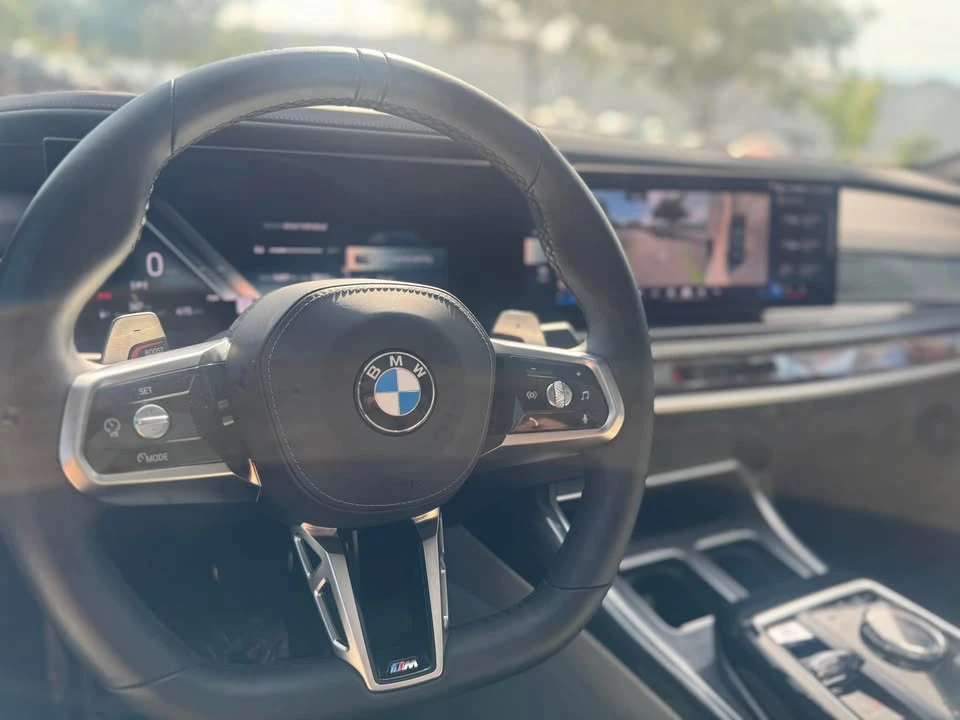 2023 BMW G70 7 Series - Image 14 of 18